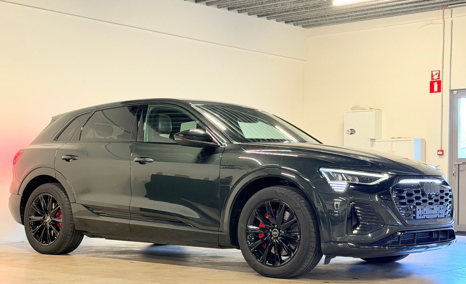 Audi Q8 e-tron 55 S Line Exclusive Pano Hud Airsusp imagem 3