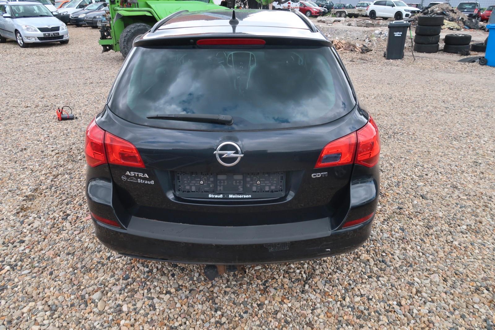 Opel Astra 2012 — photo 5