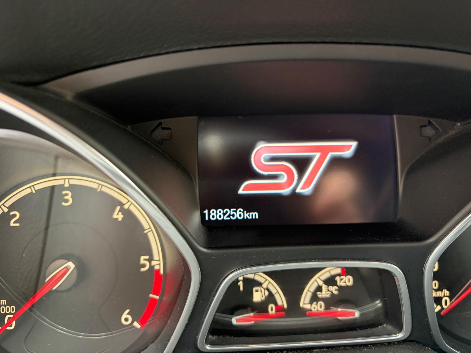 Ford Focus 2015 — фото 11