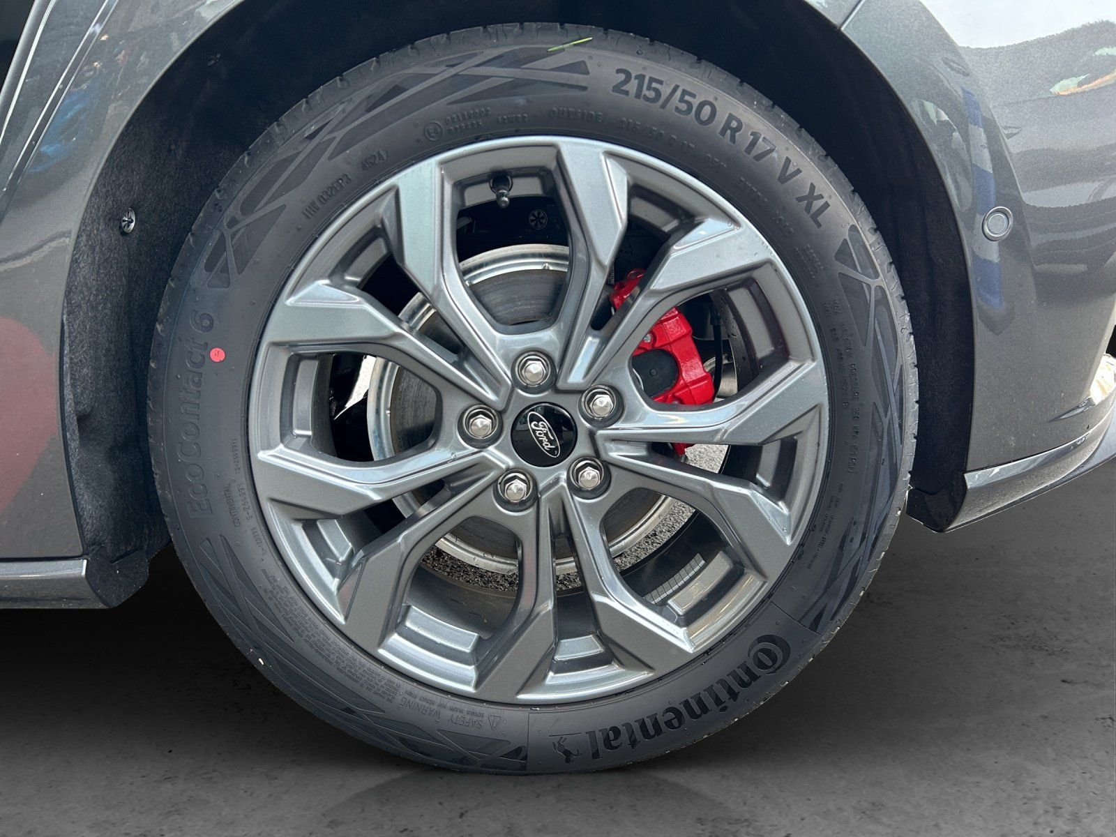 Fahrzeugabbildung Ford Focus ST-Line 5 Türer Styling Pak. Winter Pak.