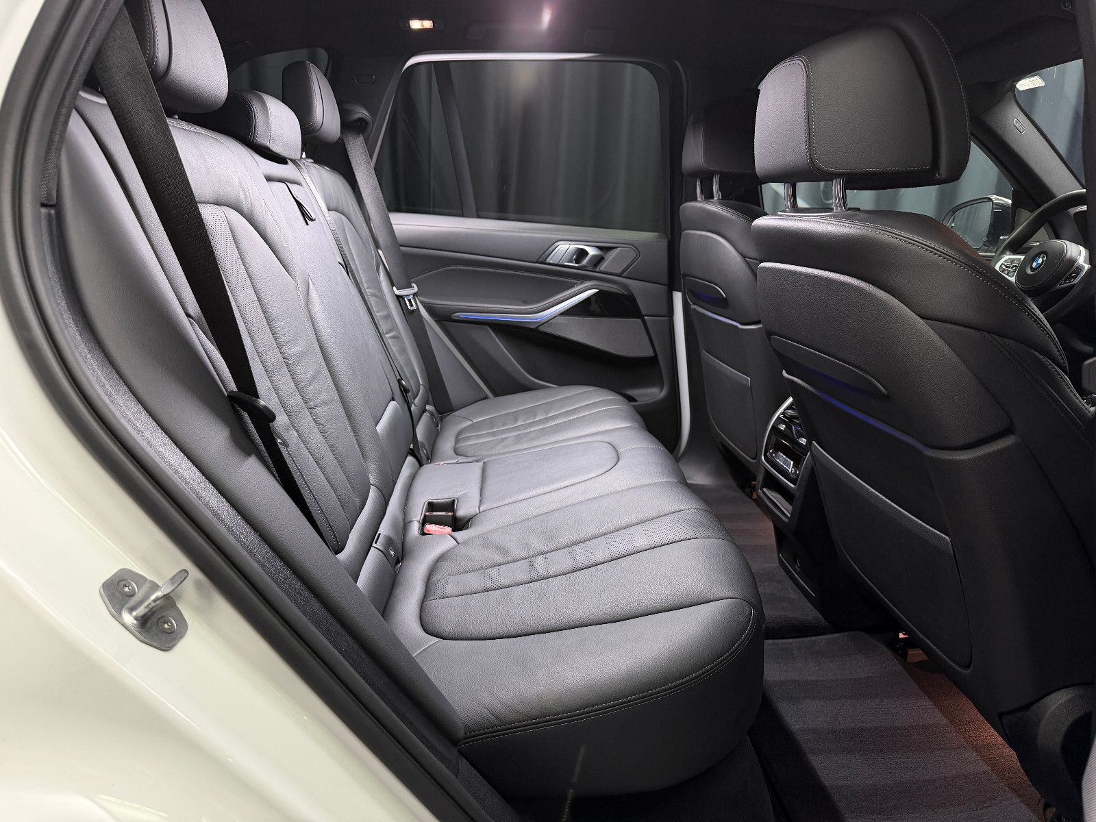 Fahrzeugabbildung BMW X5 M50d|LASER|H&K|360°|PANO|GESTIK|AHK|HuD