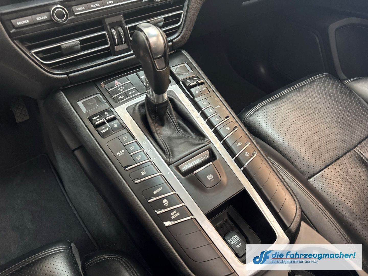 Fahrzeugabbildung Porsche Macan DE-Auto Pano Navi Memory S Soundsy LED Dyn