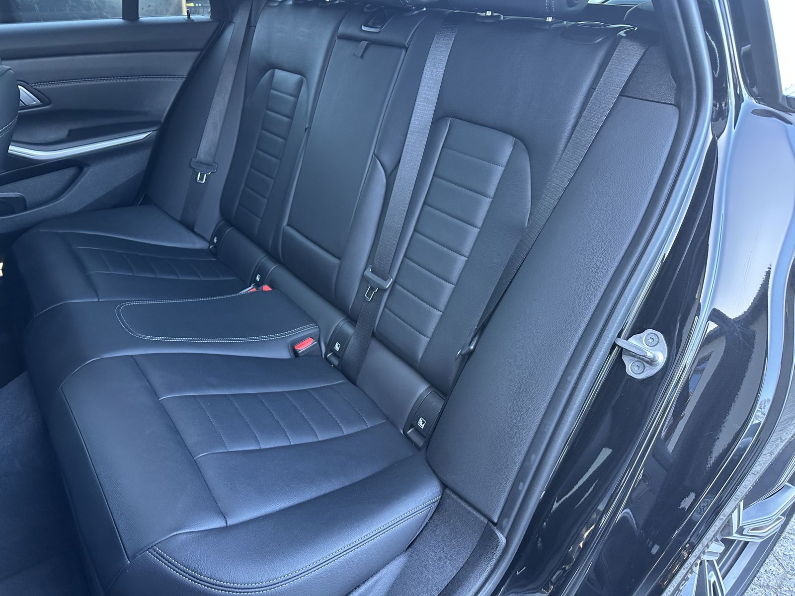 Fahrzeugabbildung BMW 330e Touring M-Sport NAV+LASER+AHK+HEAD-UP+19ZO
