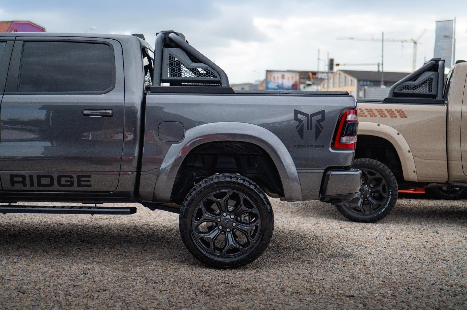 Fahrzeugabbildung Dodge RAM 5.7 V8 HEMI 4x4 ROCKY RIDGE OFFROAD Pano 19%
