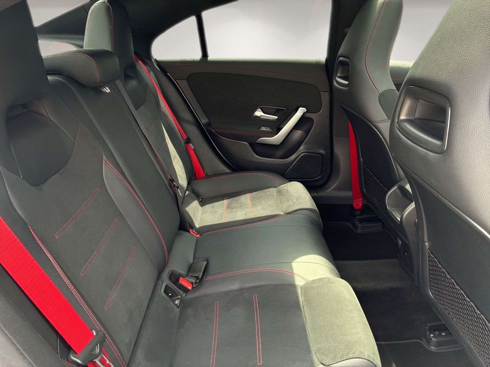 Mercedes-Benz CLA 35 AMG 4M Pano Kamera Multibeam Ambiente LED foto 19