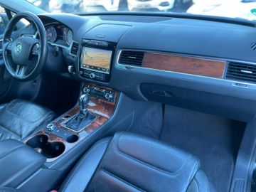 Volkswagen Touareg - 11