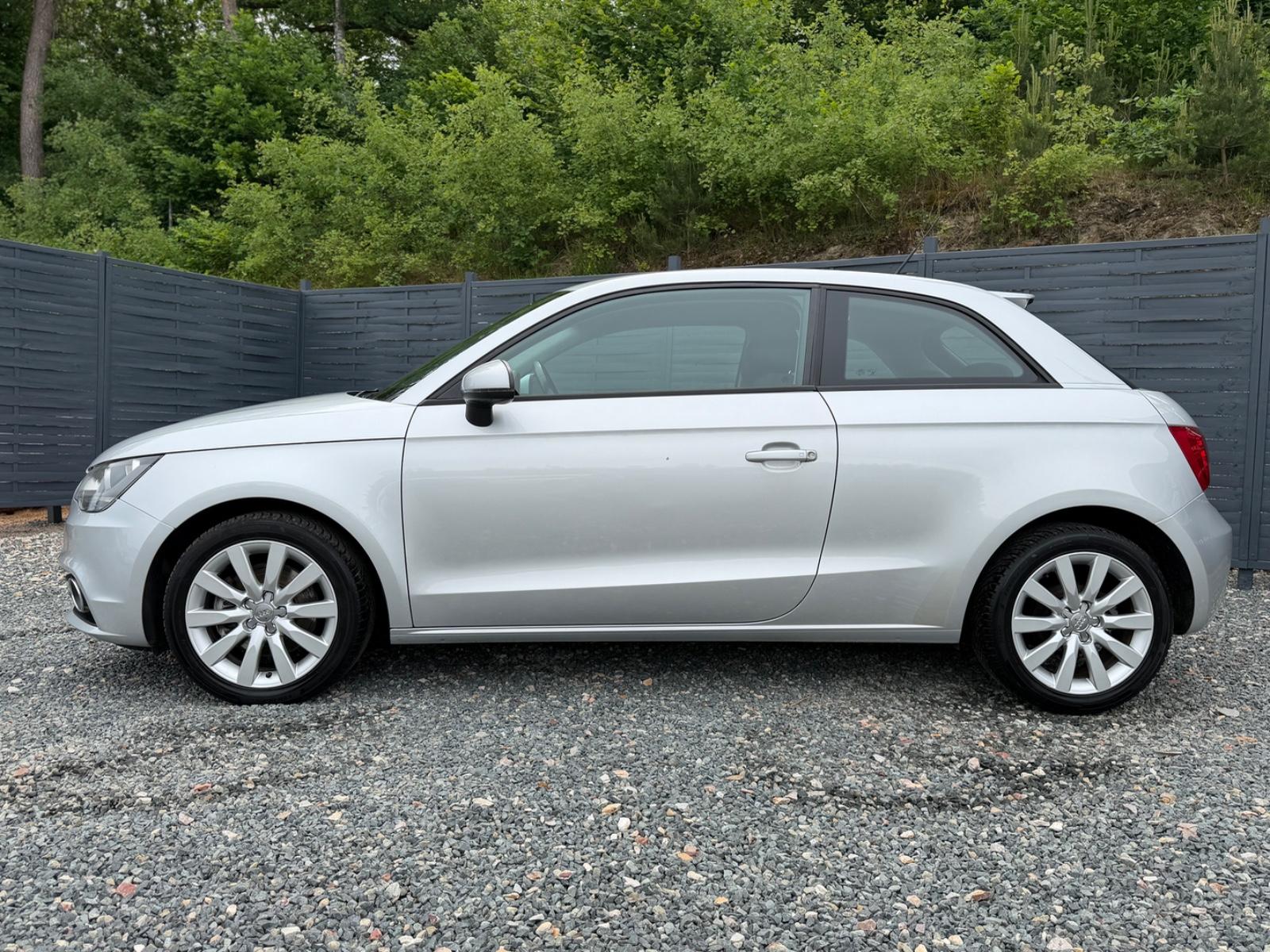 Audi A1 Attraction/SHZ/BT/ALU/NAVI/AUX/S.HEFT/
