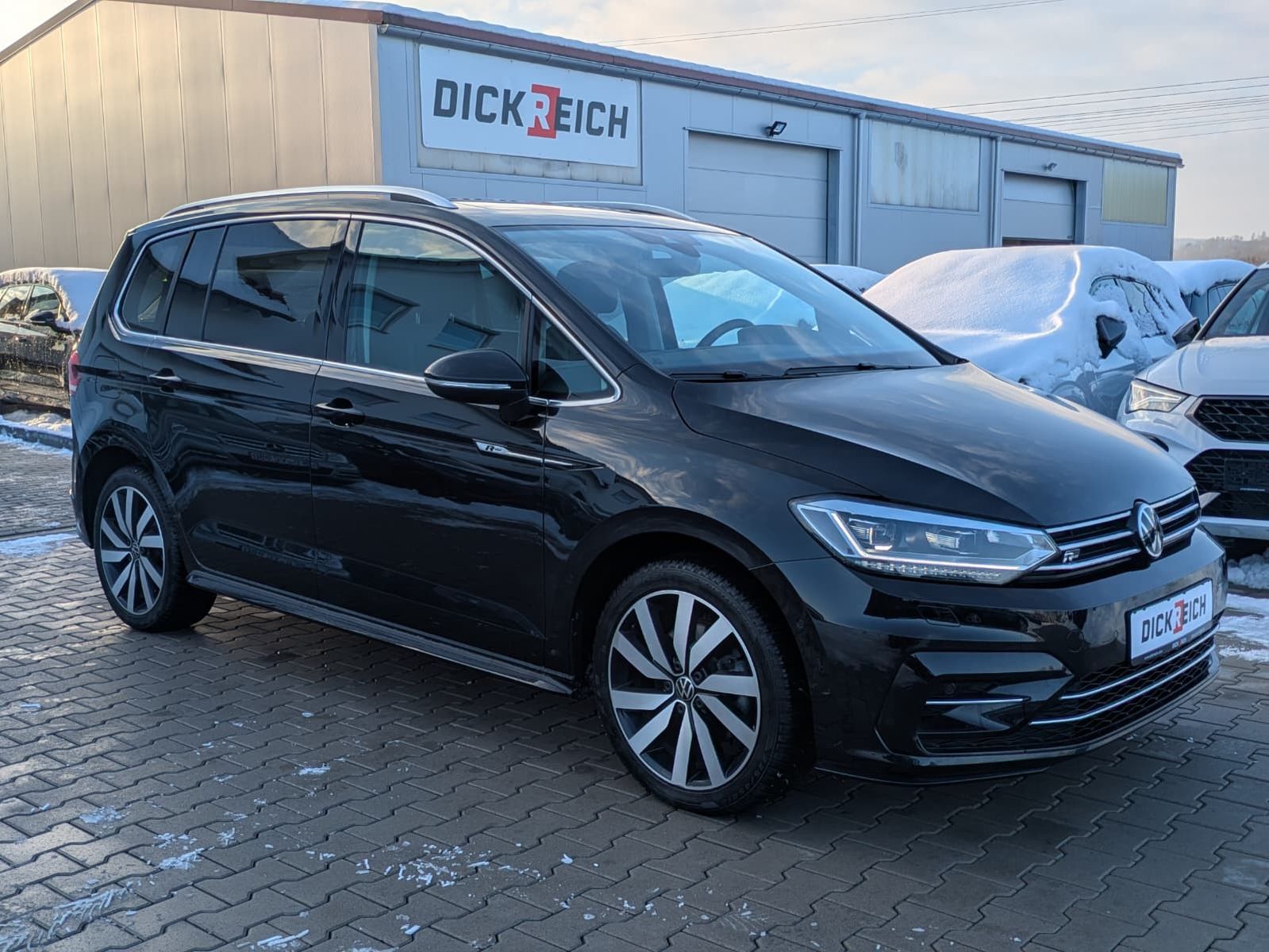 Fahrzeugabbildung Volkswagen Touran 2.0 DSG R-Line High. Pano 7-Si IQ.Dri AHK
