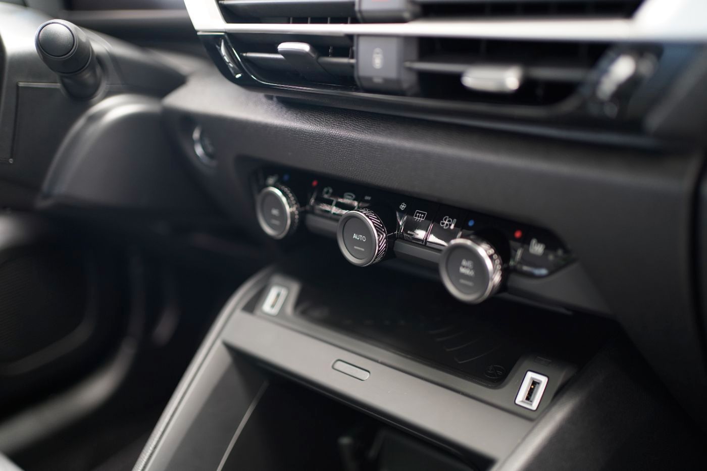 Fahrzeugabbildung Citroën C4 Hybrid 145 DCS6 Max *** Vollausstattung ***