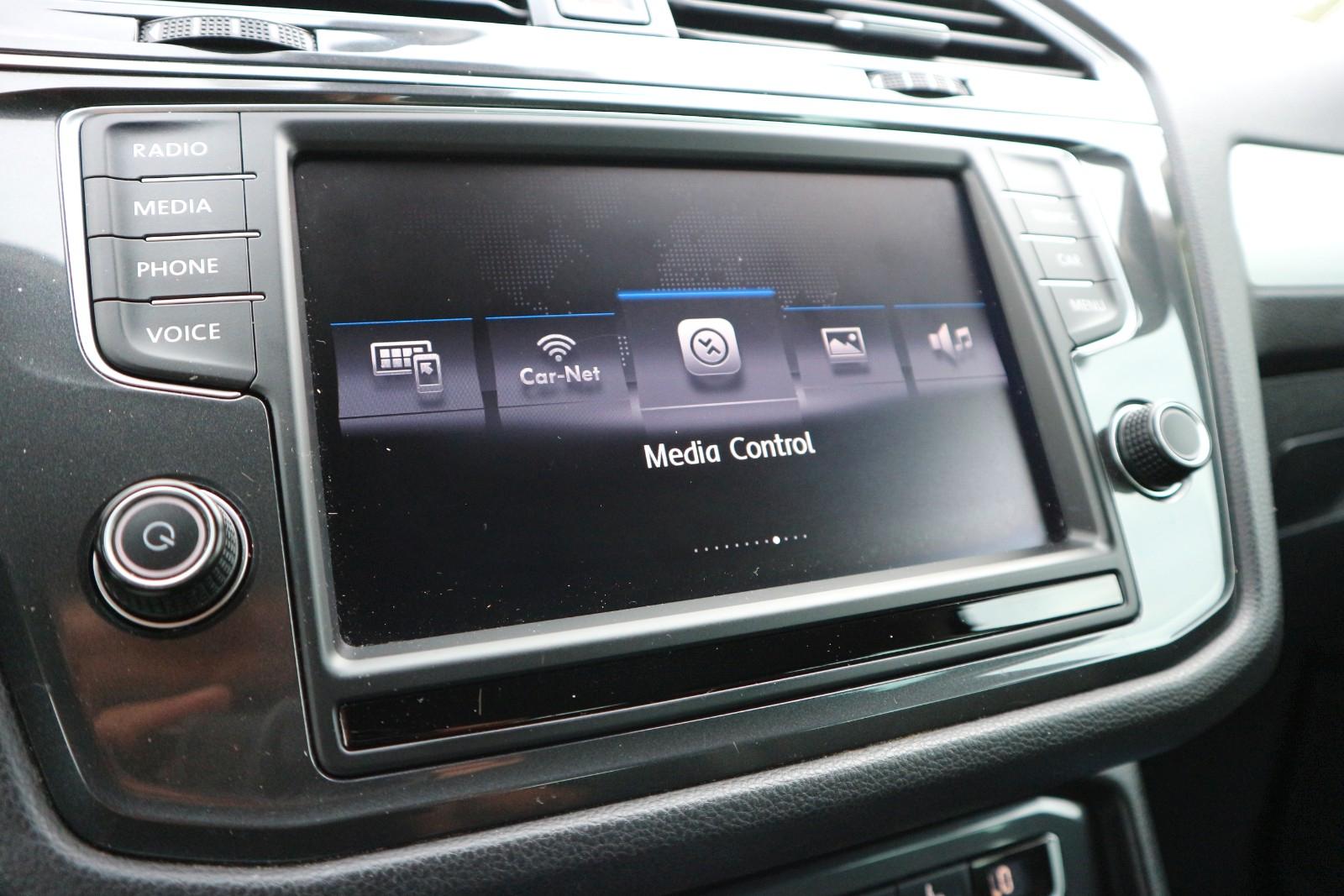 Volkswagen Tiguan 4Motion DSG Navi ACC PDC AHK CarPlay Spur