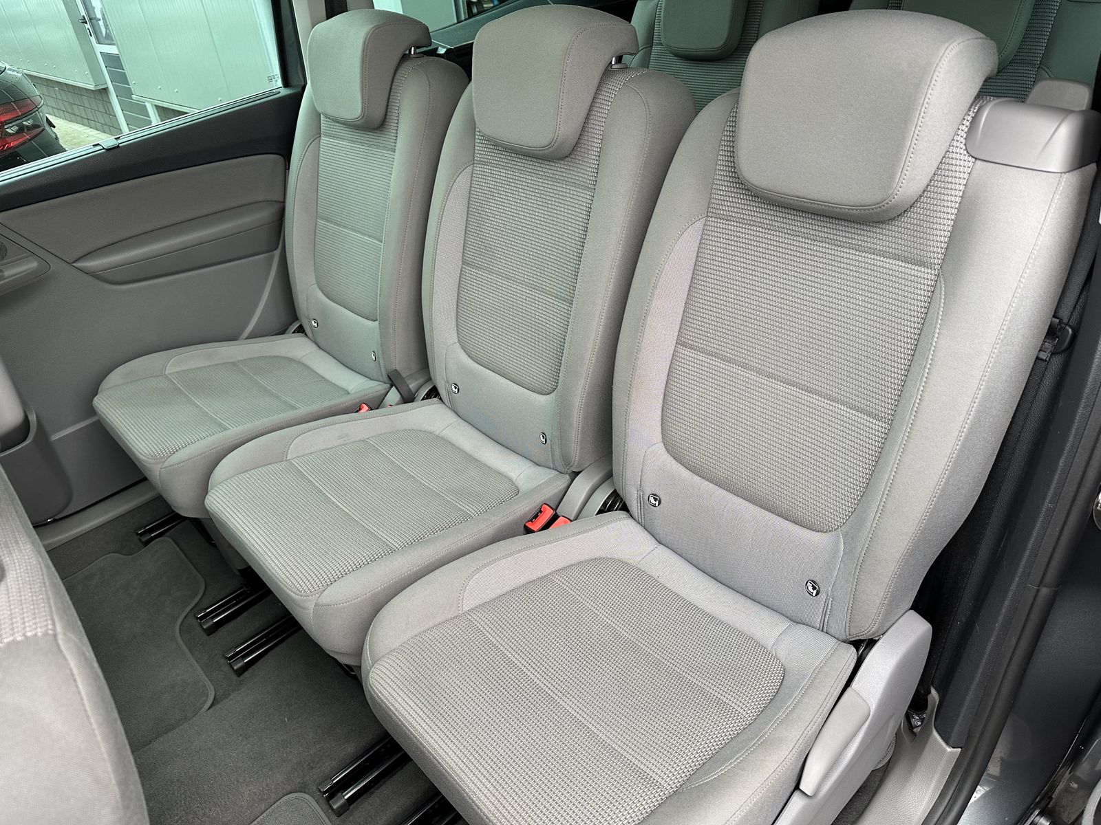 Fahrzeugabbildung Volkswagen Sharan 1.4 TSI DSG 7-Sitzer CL NAV+XEN+AHK+PANO