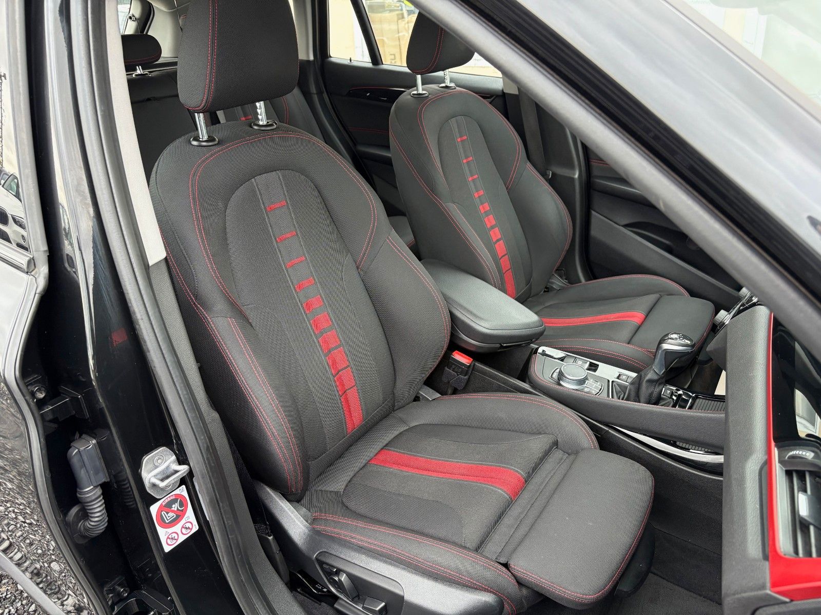 Fahrzeugabbildung BMW X1 xDrive25i Aut. SPORT LINE Navi LED HUD HiFi