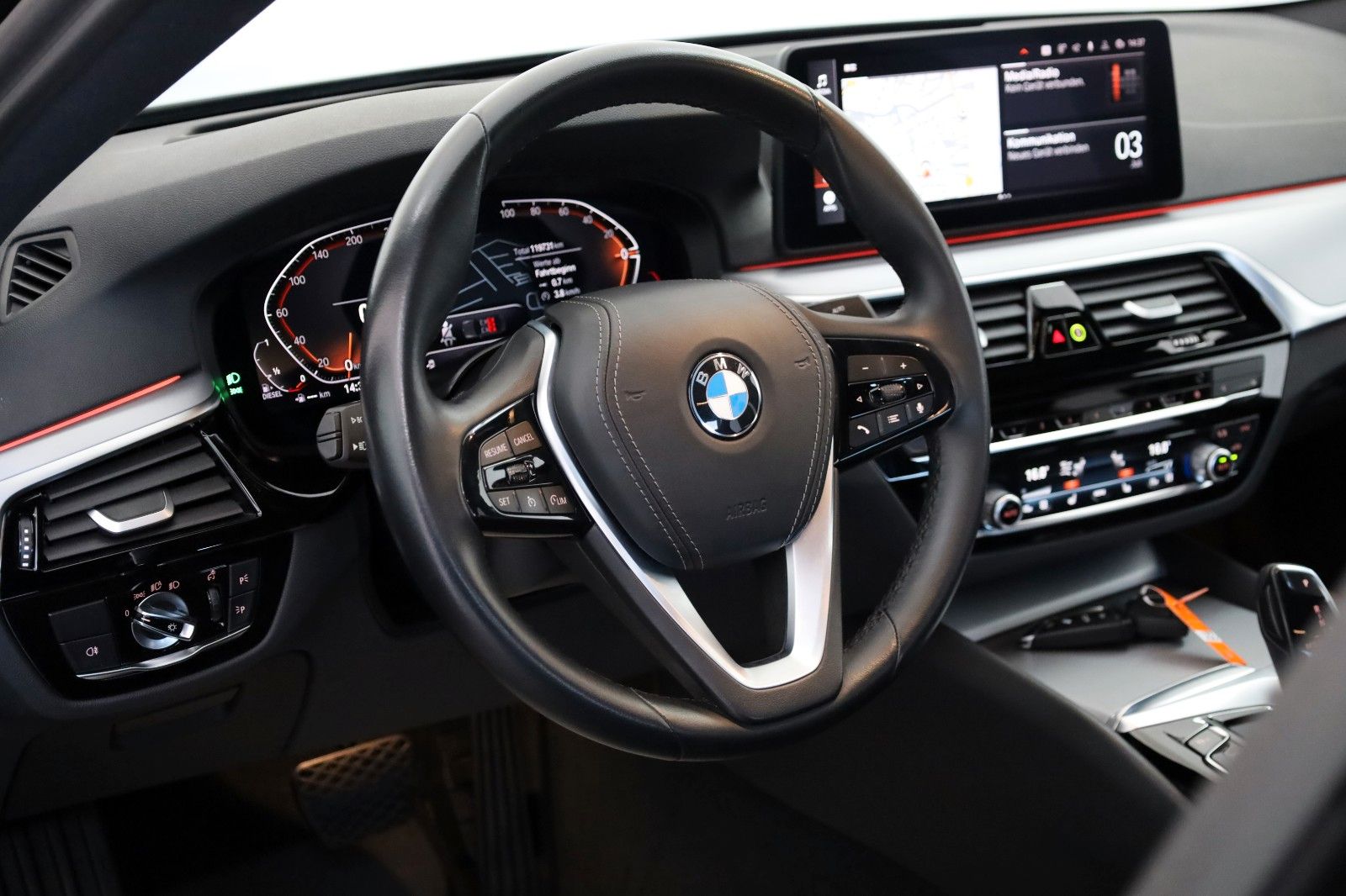 Fahrzeugabbildung BMW 530 d xDrive Lim. Leder,Navi,LED,Kamera,HUD,+WR