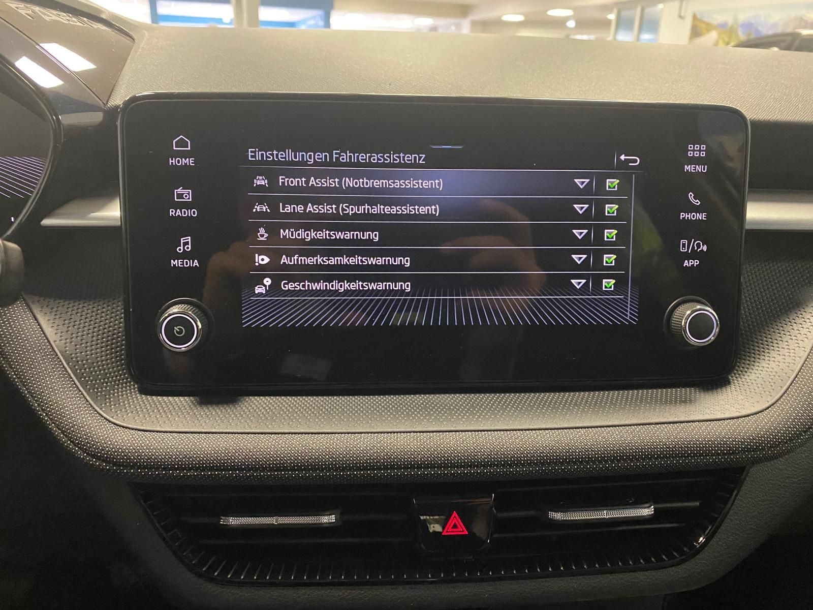Fahrzeugabbildung SKODA Fabia 1.0 TSI Selection APP+5J. GARANTIE+KAMERA+