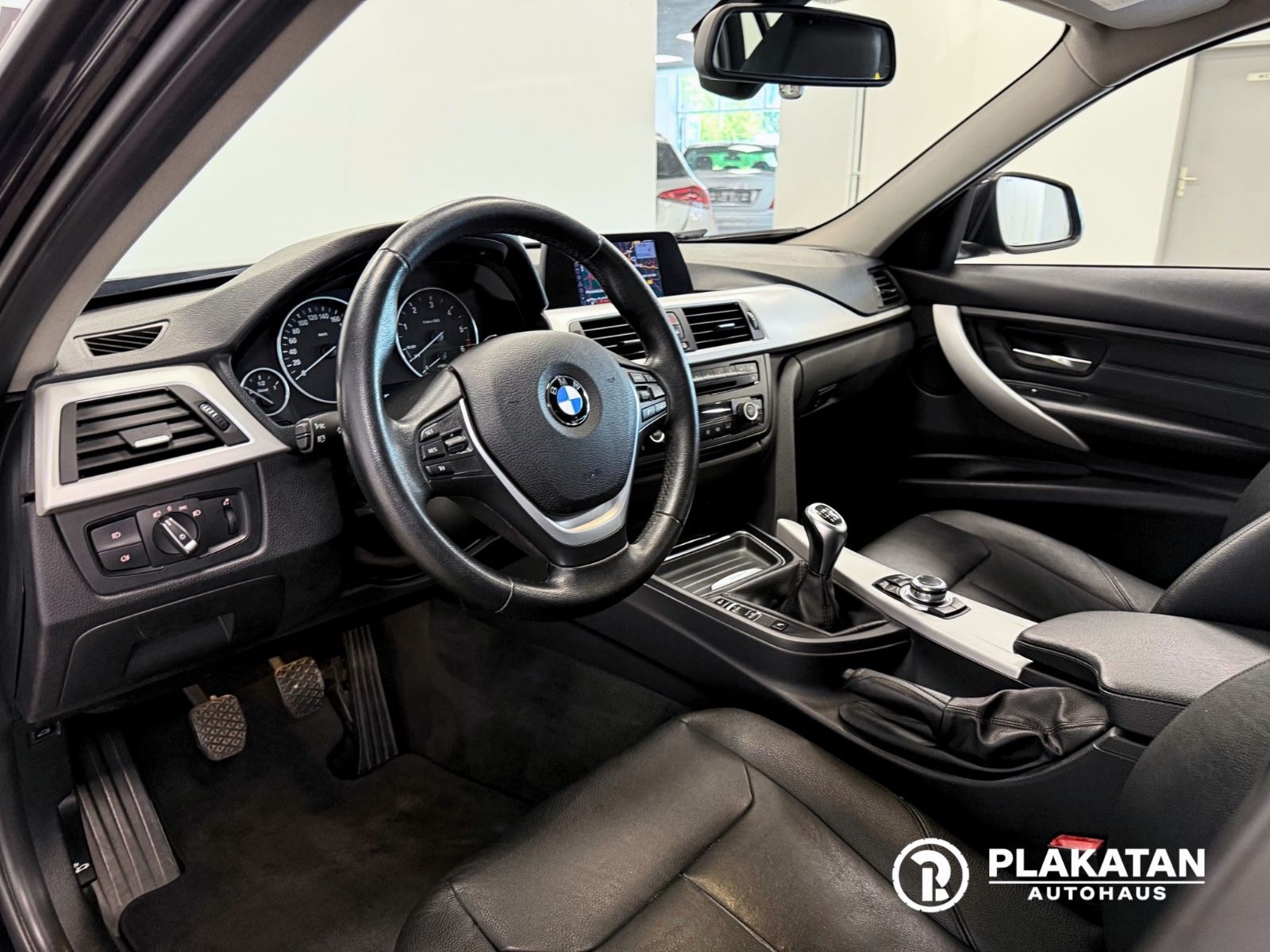 Fahrzeugabbildung BMW 318d Touring Leder Navi Bi-Xenon