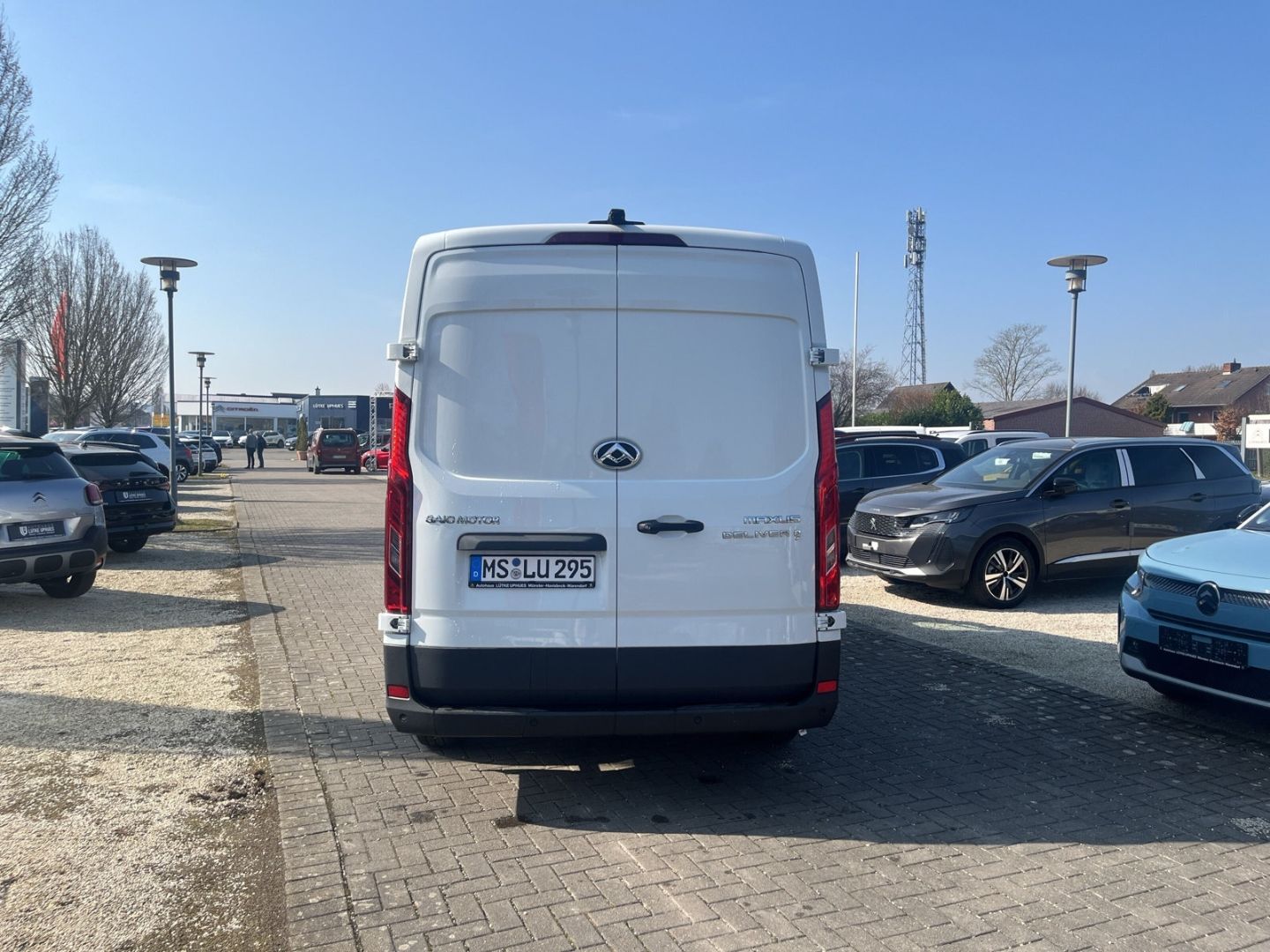 Fahrzeugabbildung Maxus Deliver9 2.0 Diesel Panel Van L3H2 FWD Base inkl