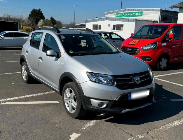 Dacia Sandero Benzin Silber TÜV 8/2025