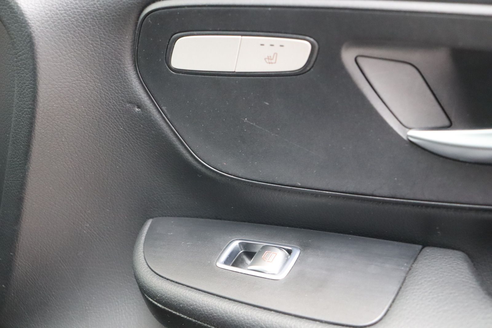 Fahrzeugabbildung Mercedes-Benz V 220 CDI/d EDITION lang * 7-Sitze * LED * ILS