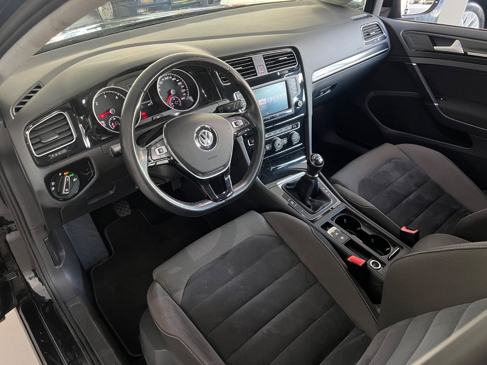 Fahrzeugabbildung Volkswagen Golf VII Lim. 2.0 TDI Highline BMT
