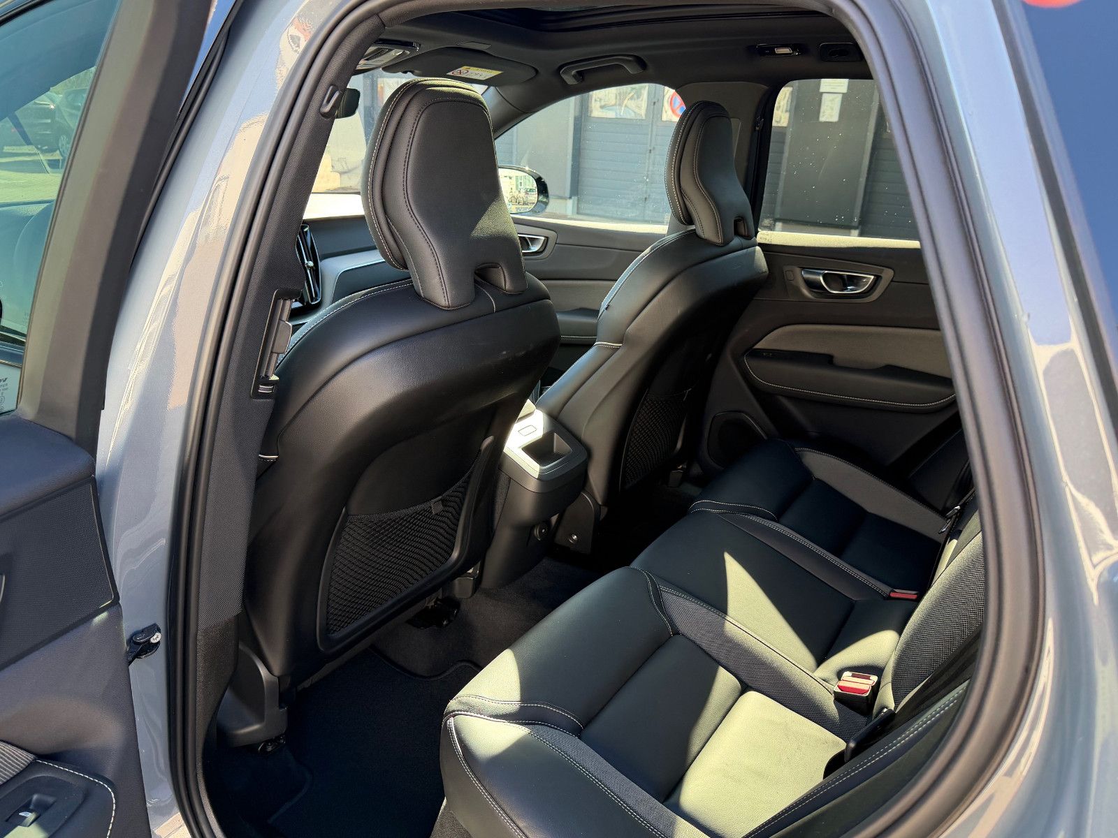 Fahrzeugabbildung Volvo XC60 B4 B Plus Dark*H&K*360°*PANO*AHK*STHZG*