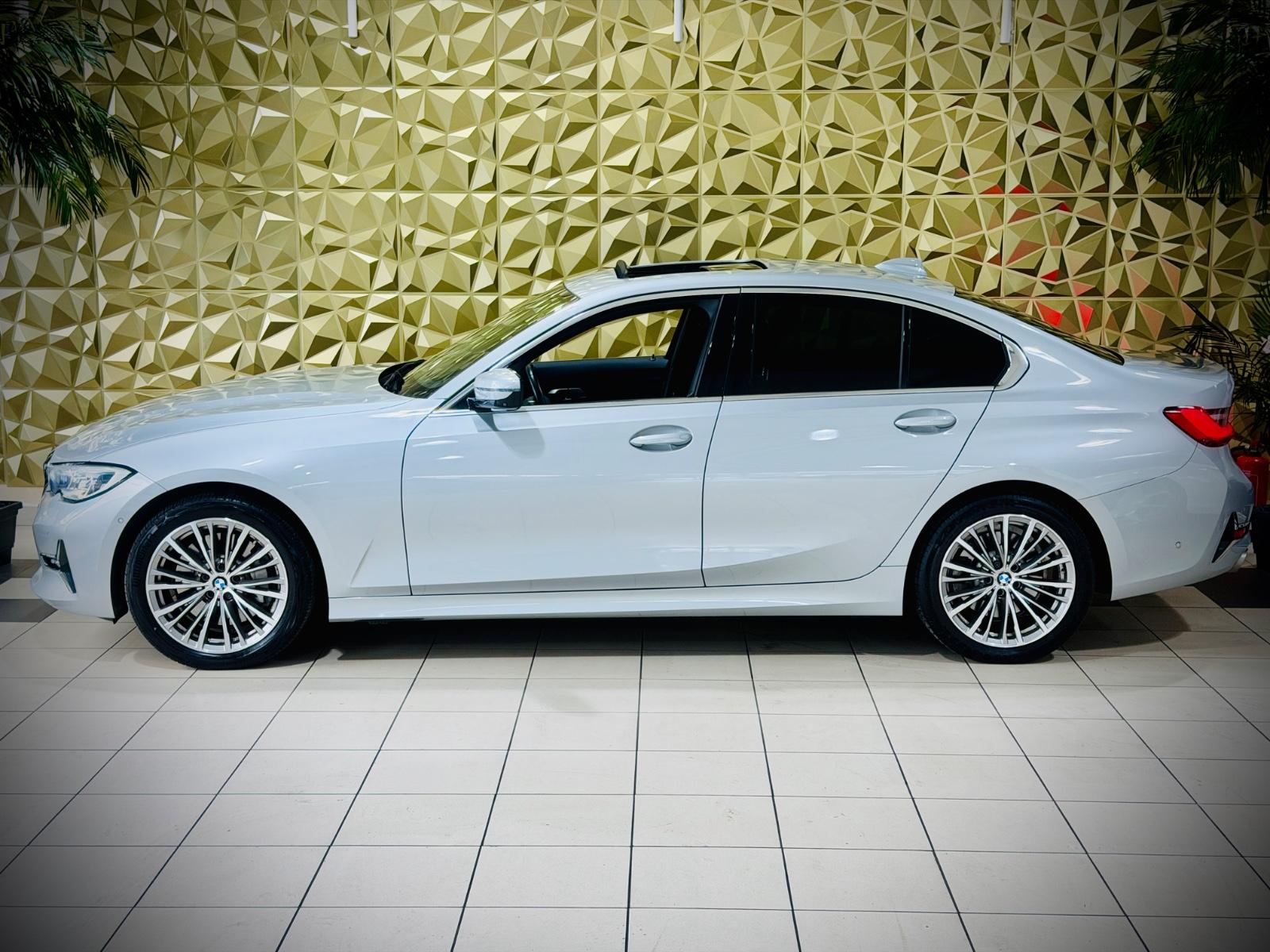 BMW 330 i xDrive Lim. Luxury Line|1.HAND|NAVI|LEDER|