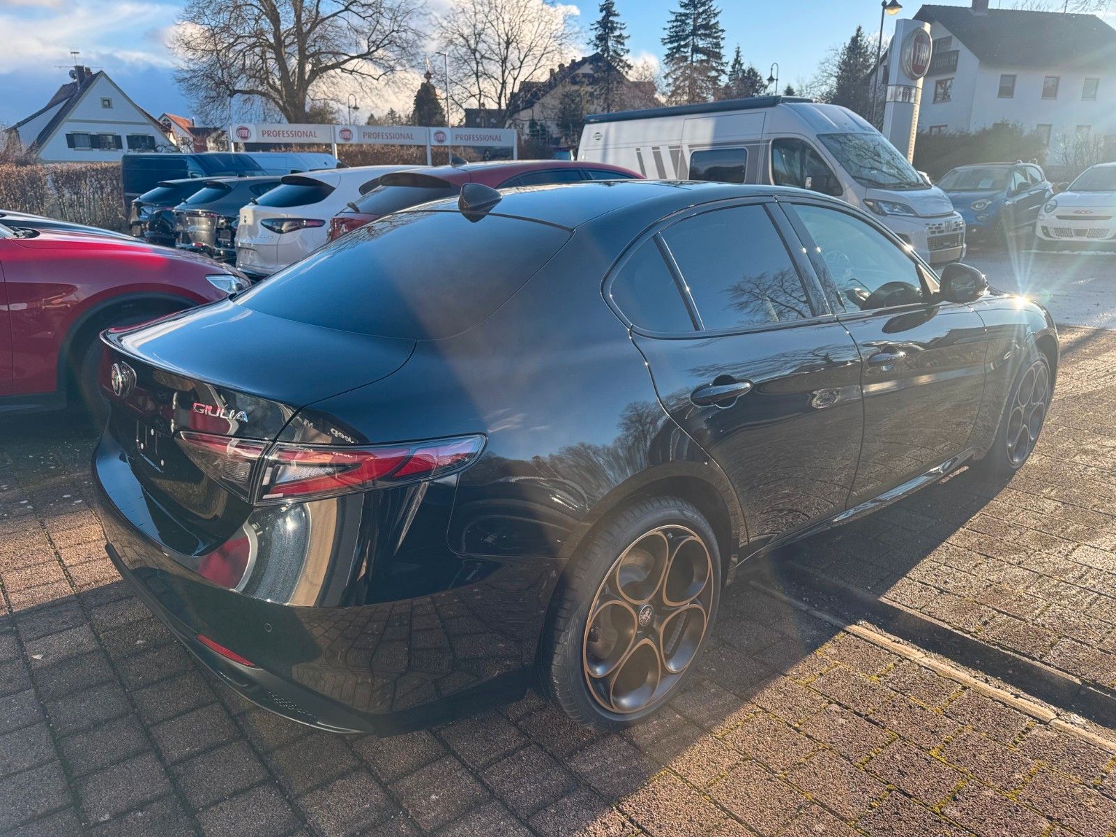 Fahrzeugabbildung Alfa Romeo Giulia INTENSA 280PS AT8 Q4 LEDER GLASDACH KAMER