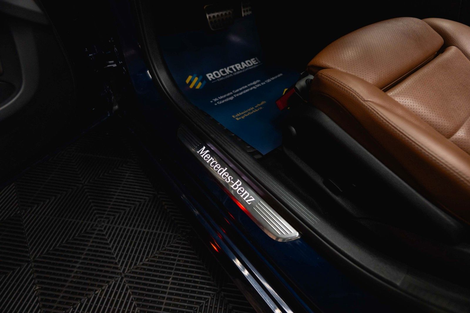 Fahrzeugabbildung Mercedes-Benz C 300 AMG | ACC | Pano | Mulitbeam | Widescreen