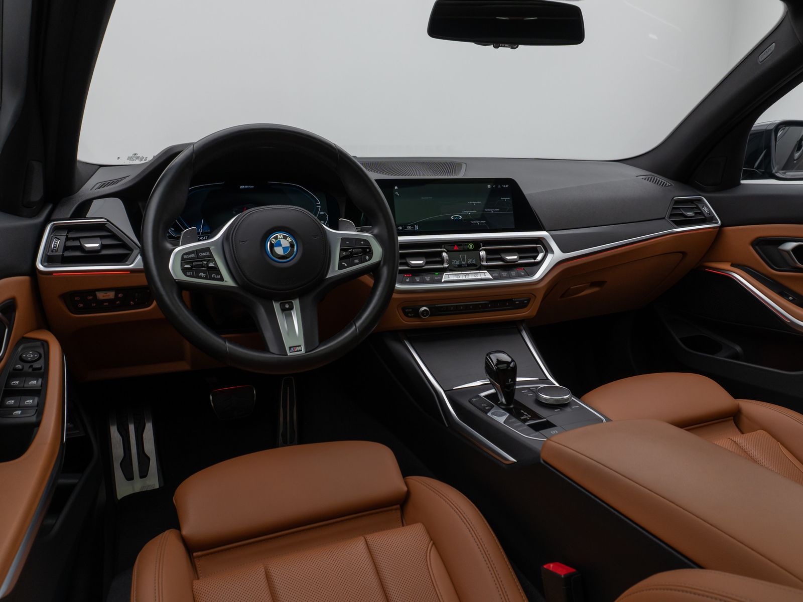 Fahrzeugabbildung BMW 330e xD M Sport Panorama Laser Kamera HUD HiFi