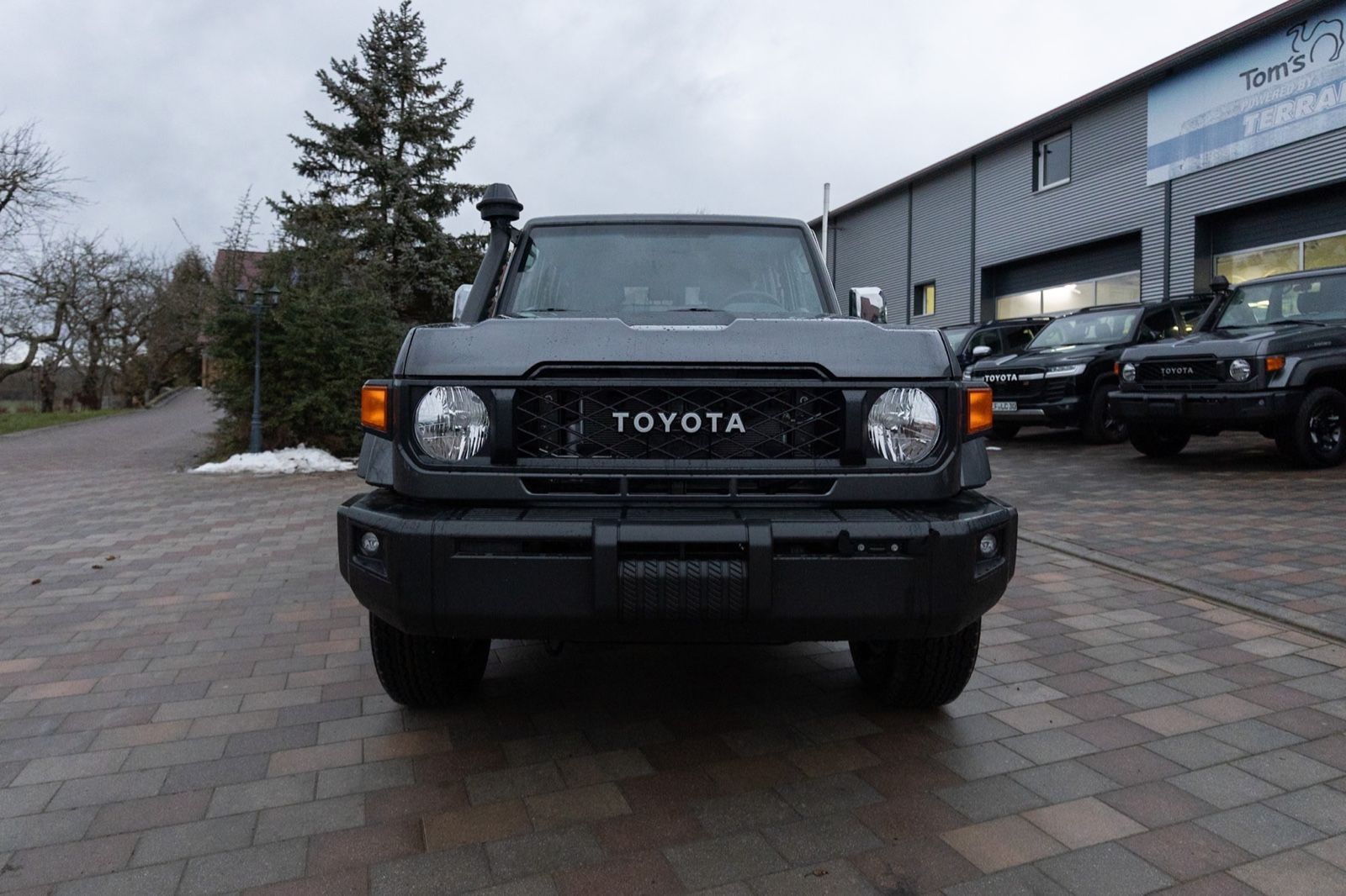 Toyota Land Cruiser GRJ 76 VX LIM Facelift 2025 imagem 3