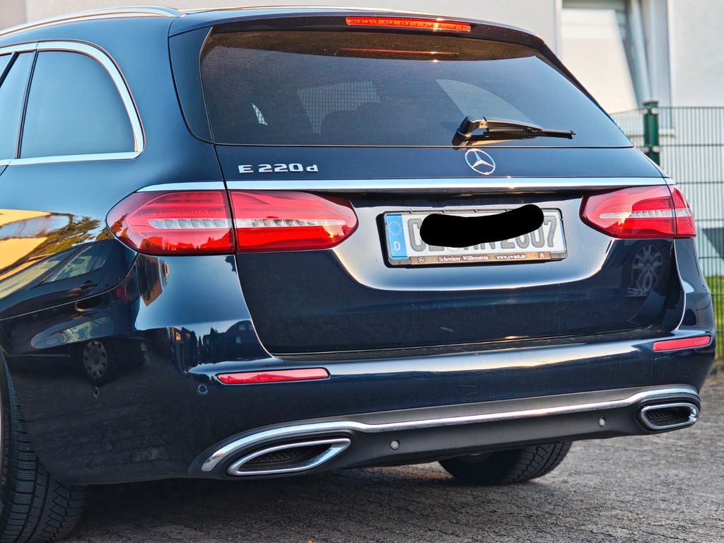 Image of Mercedes-Benz E 220