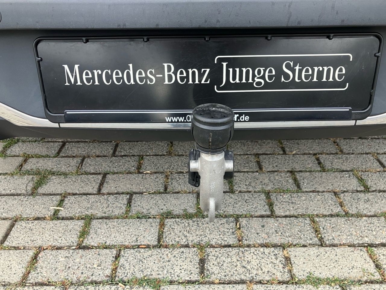 Fahrzeugabbildung Mercedes-Benz EQA 350 4M BONUS+AMG+AHK+PANO+BUR+MEM+360+DISTR+