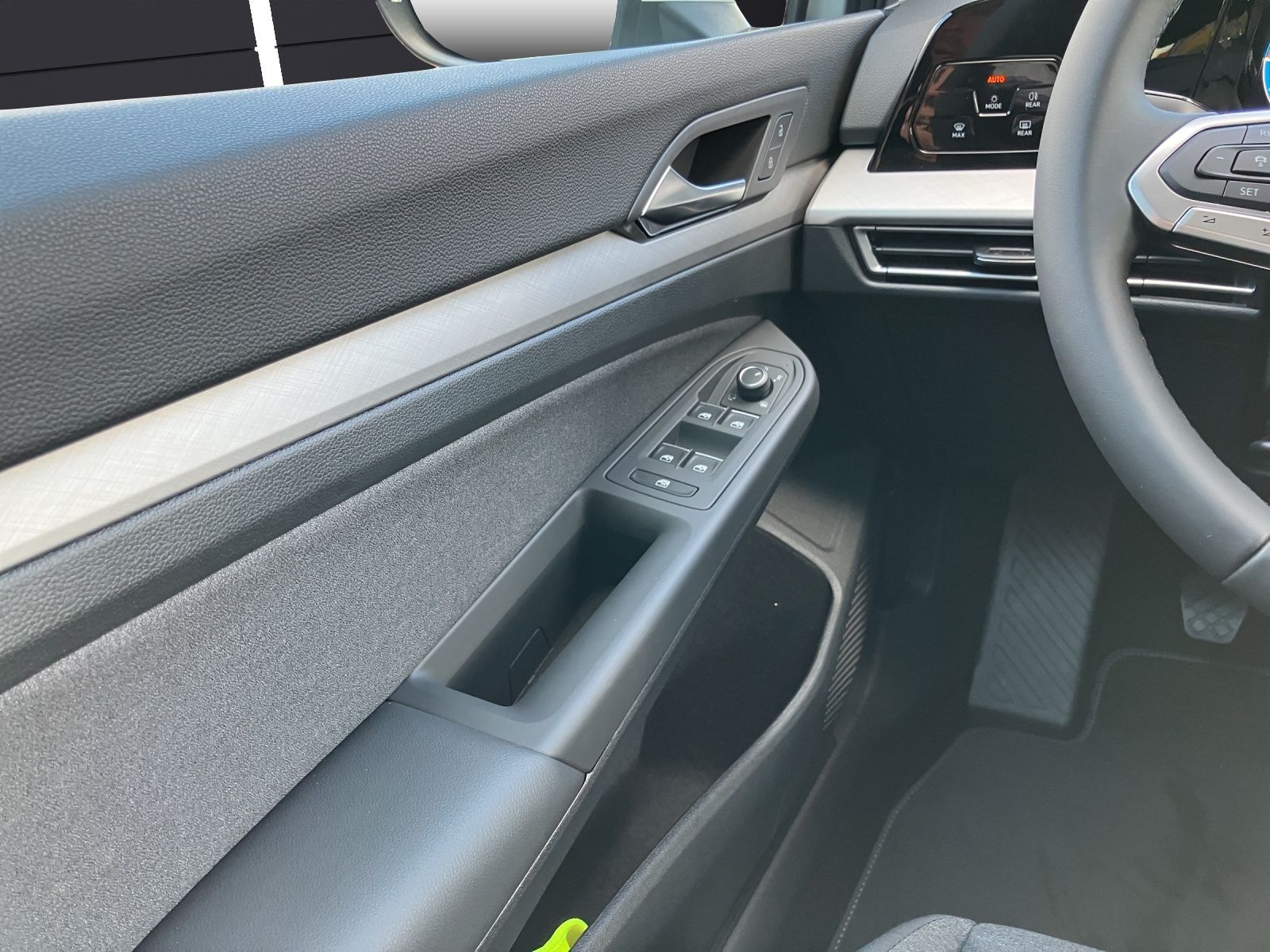 Fahrzeugabbildung Volkswagen Golf VIII TDI Life LED ACC RFK