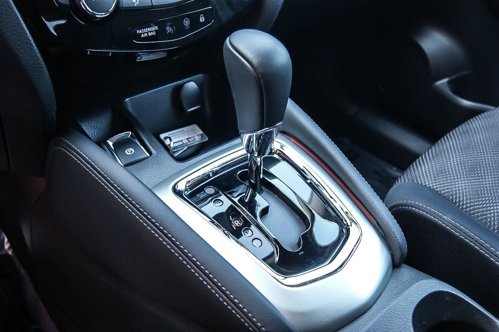 Fahrzeugabbildung Nissan Qashqai DIG-T 12 N-Connecta KAMERA RENTNERBESITZ