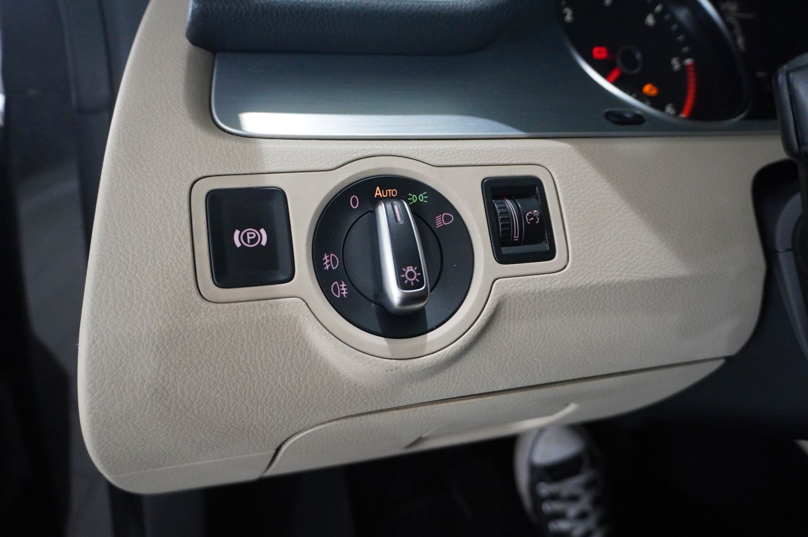 Fahrzeugabbildung Volkswagen Passat CC 2.0 TDI COUPE NAVI/BI-XENON/SHZ/PANO.