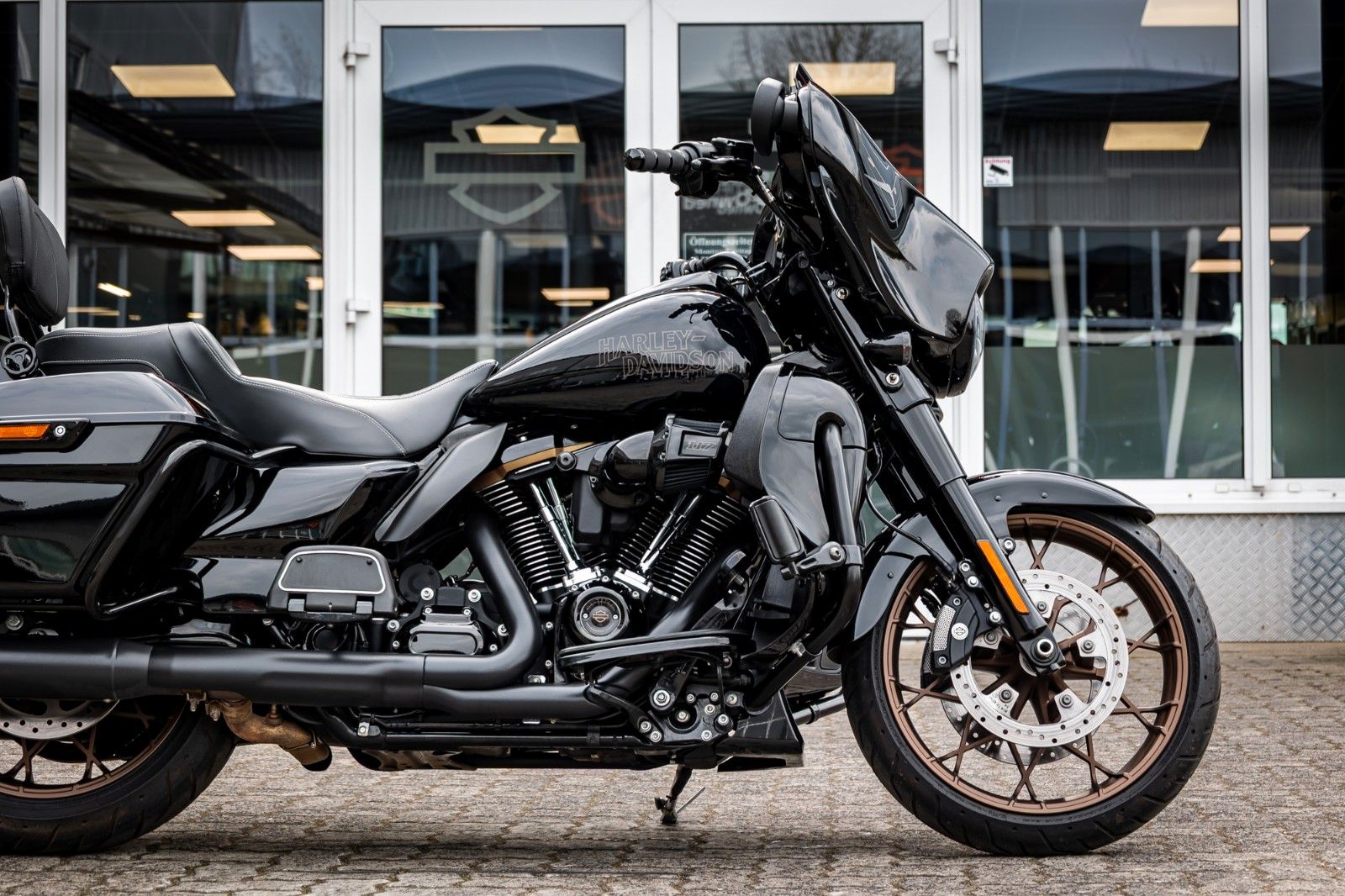 Fahrzeugabbildung Harley-Davidson FLHXST STREET GLIDE ST 117 - Kesstech -
