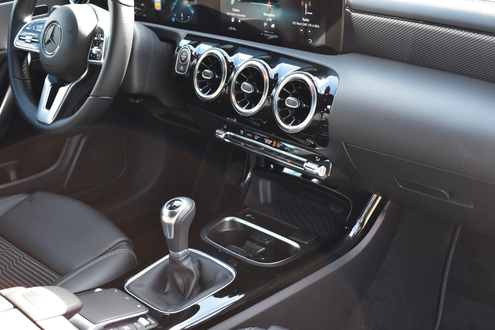 Fahrzeugabbildung Mercedes-Benz CLA 180d Shooting Brake LED/CARPLAY/KAMERA/TEMPO