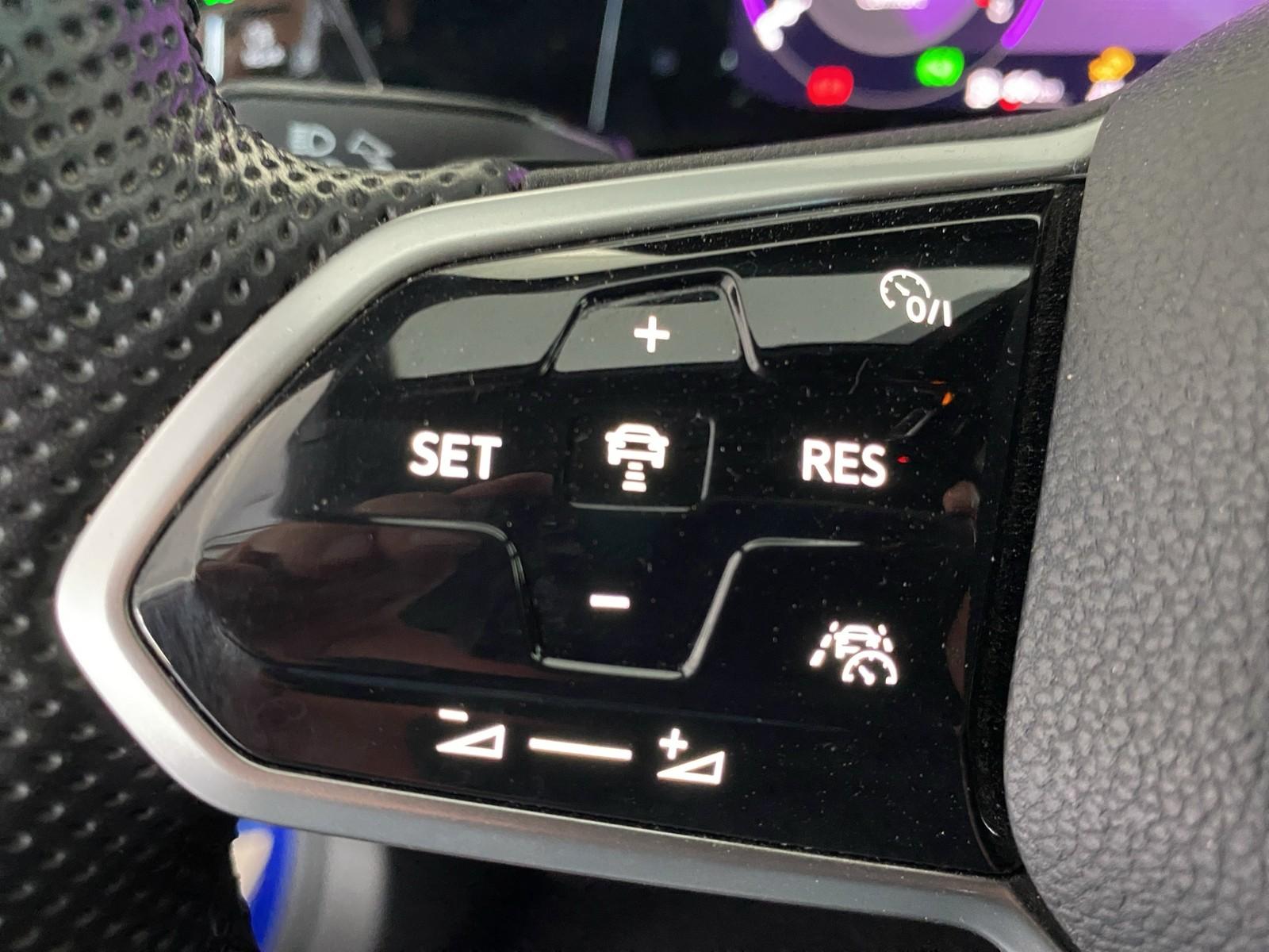 Volkswagen Golf VIII 1.5 eTSI R-Line +DSG+MATRIX+BLACK+LED+, миниатюра 24