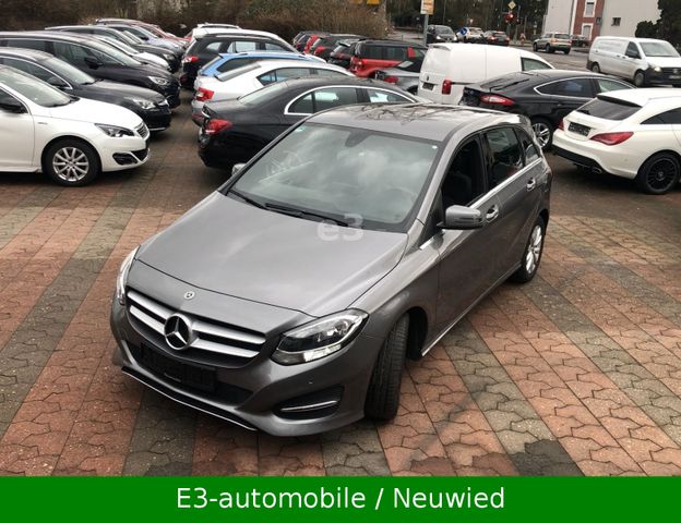 Mercedes-Benz B180;SCHECKHEFTGEPFLEGT;NAVI;PDC;WENIG KM;SITZH.