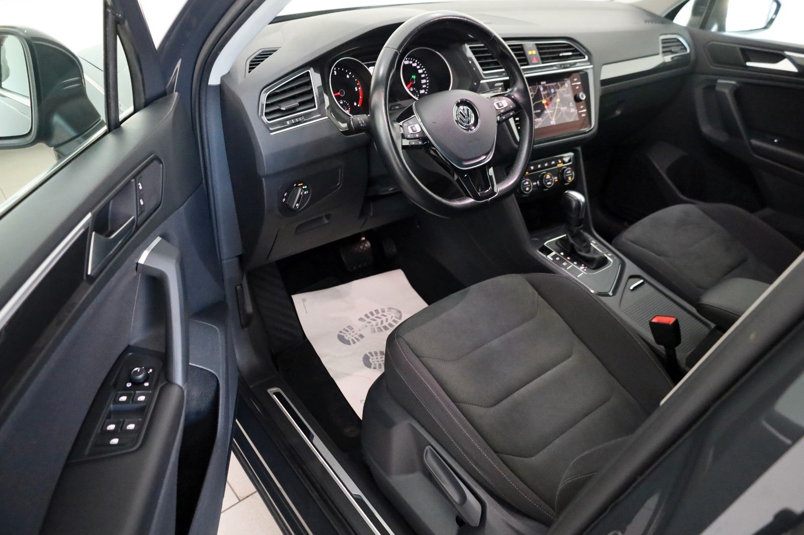 Fahrzeugabbildung Volkswagen Tiguan Highline Alcantara,Navi,LED,ACC,SH,PDC