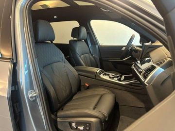 BMW X7 - 8