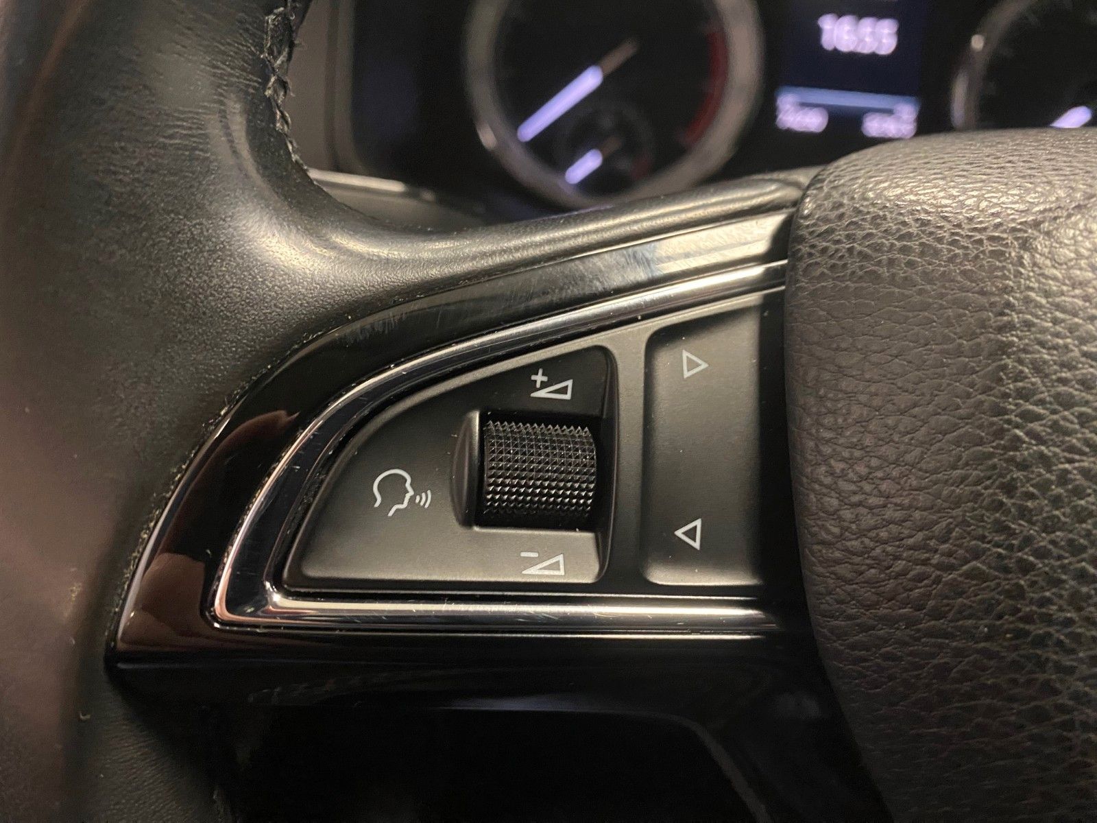 Fahrzeugabbildung SKODA Karoq 1.5 TSI Style+AHK schwenk+LED+NAVIGATION+