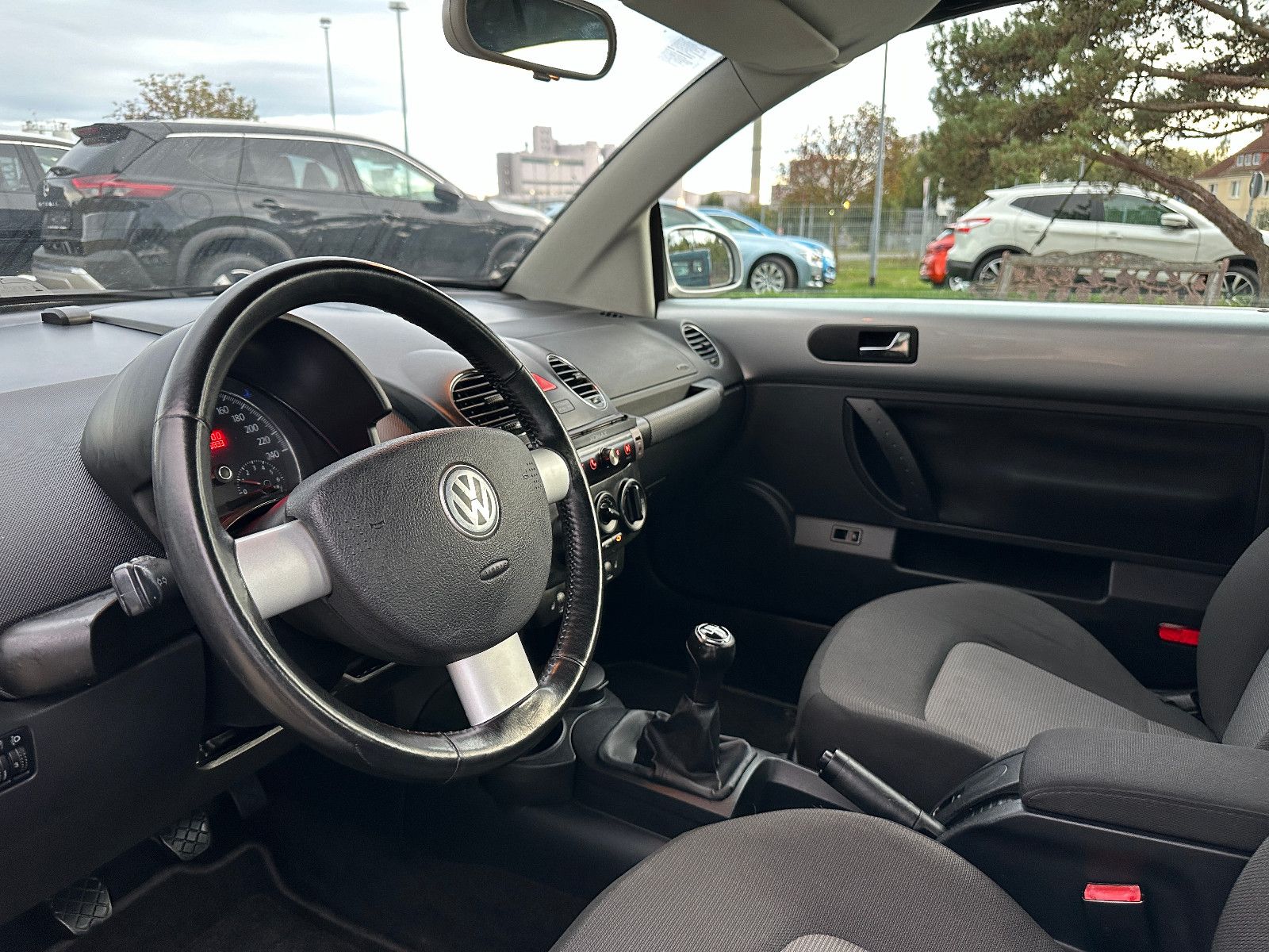 Fahrzeugabbildung Volkswagen New Beetle 1.6 Cabriolet KLIMA+SHZ+TÜV-NEU