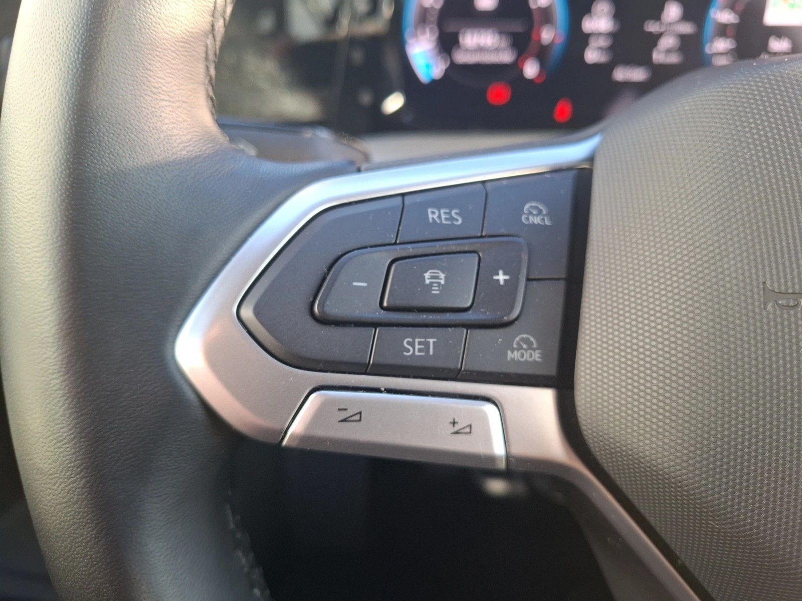 Fahrzeugabbildung Volkswagen Golf VIII Variant TSI Life LEDplus Navi AID ACC