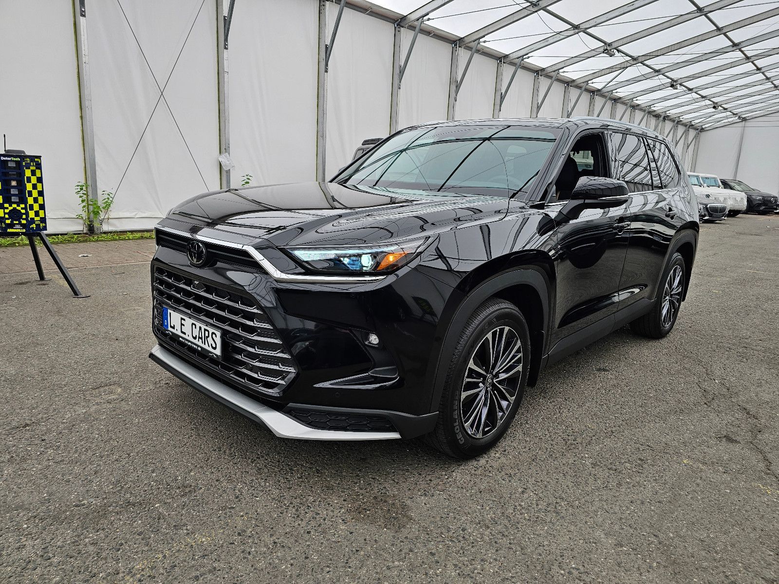 Fahrzeugabbildung Toyota GRAND Platinum Max T1: 68.000 EURO Stock !!!
