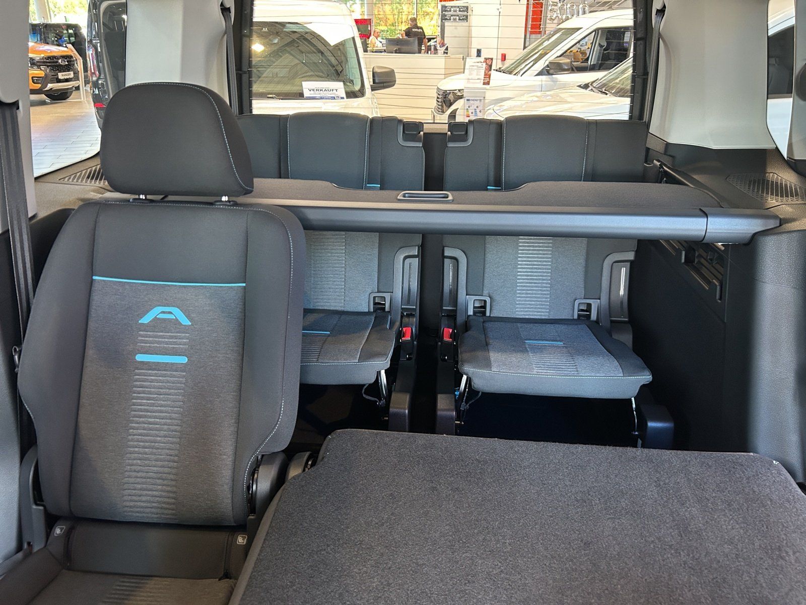 Fahrzeugabbildung Ford Tourneo Connect Active 122PS Kurz 7 Sitze