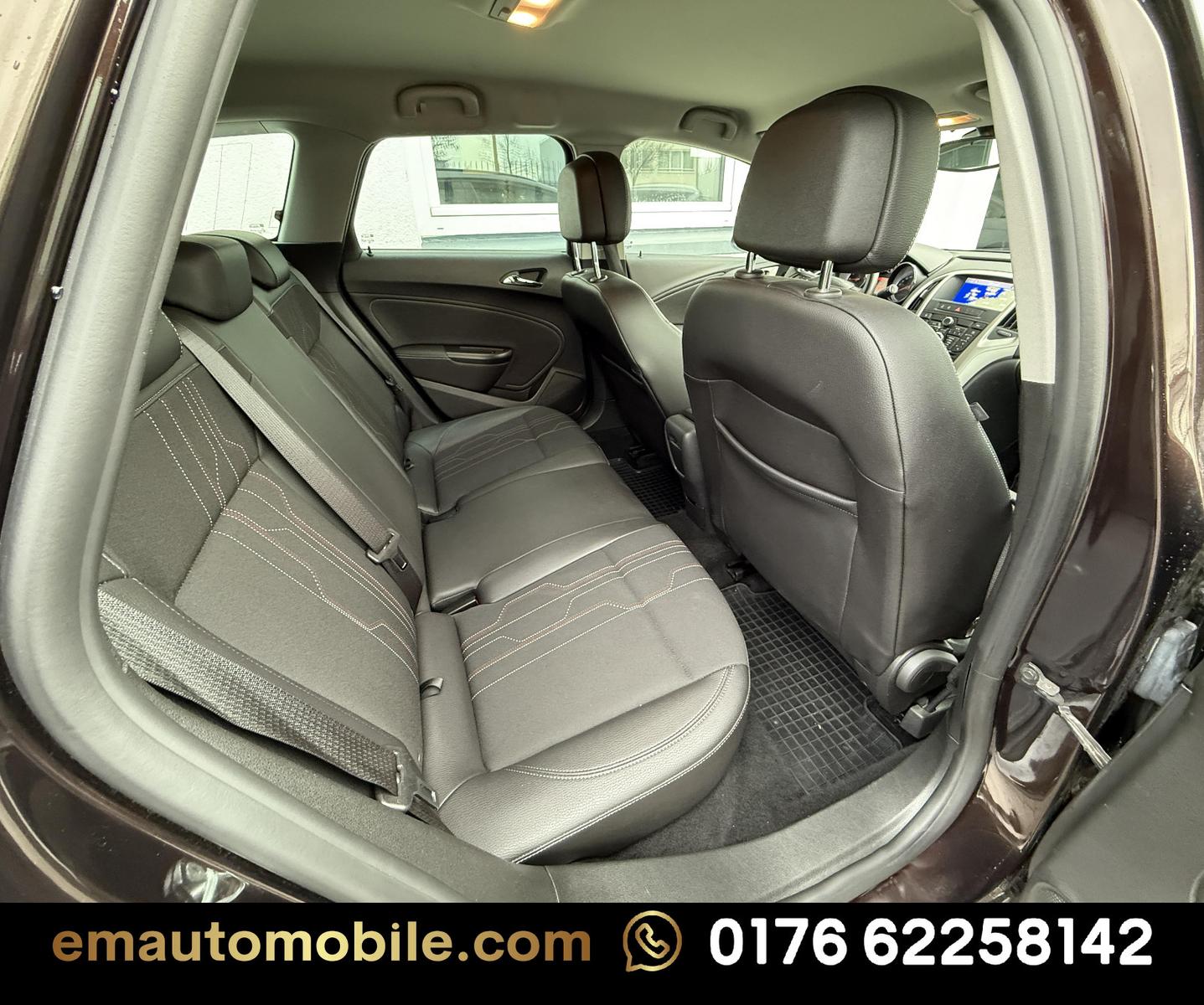 Opel Astra 2012 — photo 12