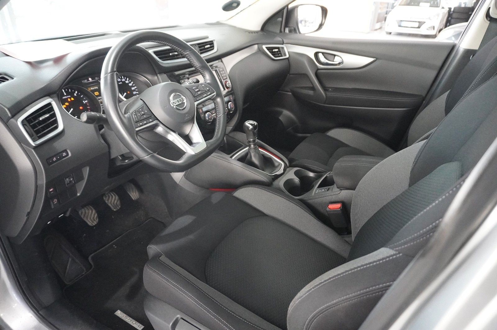 Fahrzeugabbildung Nissan Qashqai 1.5 DCI N-CONNECTA NAVI/LED/360°/PANO.
