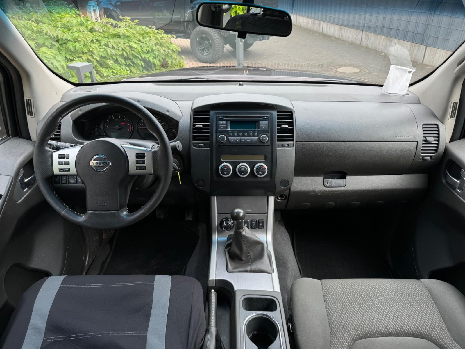 NISSAN NAVARA 2.5 dCi 190ch 4X4 - DOUBLE CAB - HARD-TOP - ATTELAGE - SIÈGES CHAUFFANTS - CLIM BIZONE