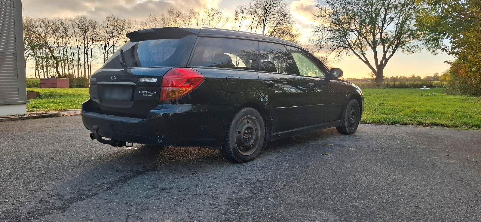 Subaru Legacy 2005 — rear view