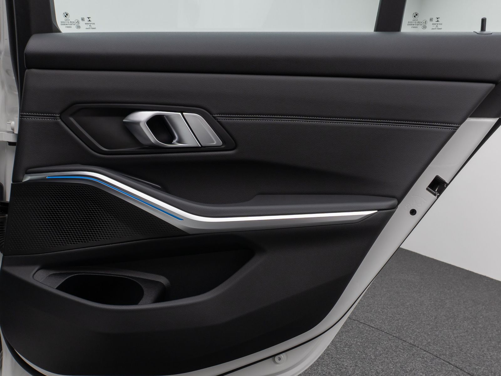 Fahrzeugabbildung BMW 330e xD Sport Line Kamera DAB Stop&Go Alarm LED